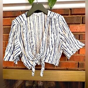🛍️ Stolen Hearts.  Open front top Great condition.
